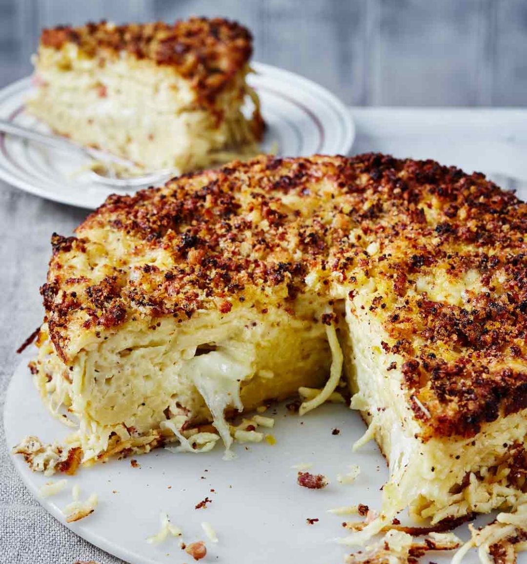 Spaghetti mac ’n’ cheese cake