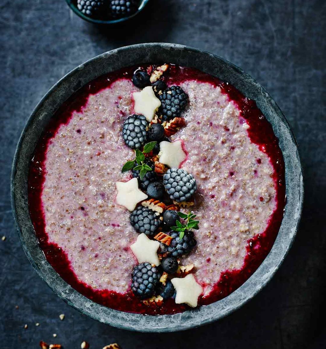 Blackberry, vanilla & cardamom quinoa porridge