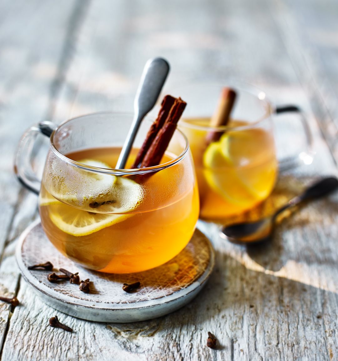 White mulled wine