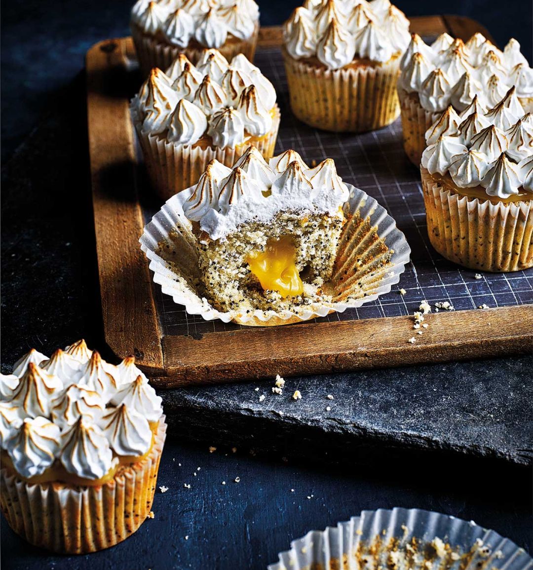 Lemon and poppy seed meringue cupcakes