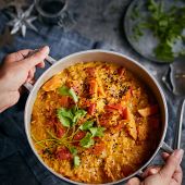 Spiced sweet potato, tomato and coconut curry 