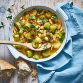 Caramelised leeks with butter beans