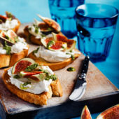 French goats' cheese fig and pesto crostini