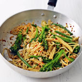 Spicy stir fry noodles