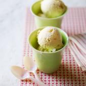 Honey and almond frozen yogurt