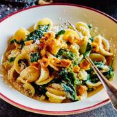 Orecchiette with spinach, Dolcelatte and hazelnuts