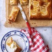 Apple and clotted cream traybake