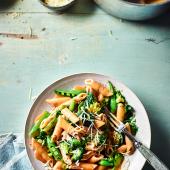 Cheesy Marmite pasta with greens