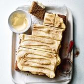 Pumpkin spice traybake cake
