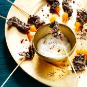 Beef skewers with horseradish crème fraîche 