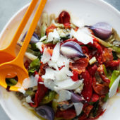 Grilled vegetable salad with Manchego