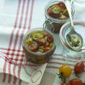 Oven-dried tomatoes in garlic & herb oil