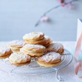 Viennese whirls with vanilla bean buttercream