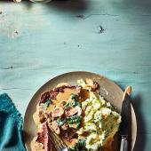 Steak with Florentine mushroom sauce and mash