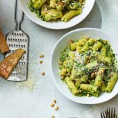 Roasted courgette pesto pasta