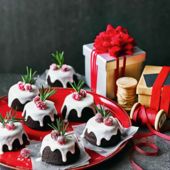 Mulled wine chocolate mini cakes