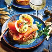 Smoked salmon kedgeree crumpets