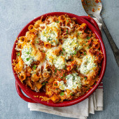 Garlicky turkey and tomato pasta bake