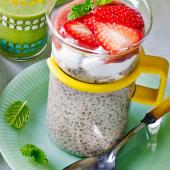 Strawberry chia shake 