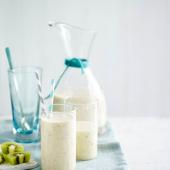 Kiwi, peach, ginger and passionfruit smoothies