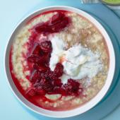 Porridge with blackberry-apple compote and coconut yogurt