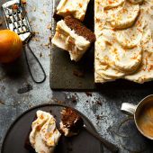 Carrot cake traybake 