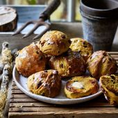 Cornish saffron buns 