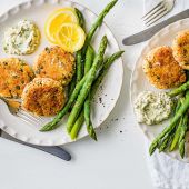 Lemony salmon fishcakes with asparagus 