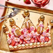 Strawberry crown shortbread cake