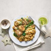 Pork fillet with garlicky mushroom gravy