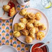 Crispy pasta dippers with tomato sauce