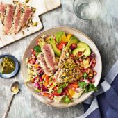 Spice-crusted tuna with polyphenol-rich salad