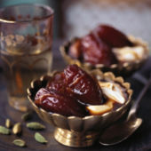 Dates with coffee and cardamom