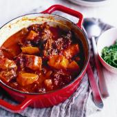 Oxtail stew with pumpkin and cinnamon