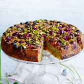 Pistachio and almond cake with cranberries