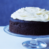Mulled red wine and chocolate cake