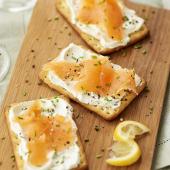 Chive crispbreads with smoked salmon and cream cheese topping
