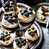 Maple meringues with coconut & berries