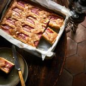 Rhubarb frangipane traybake