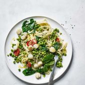 Lemony scallop and pea linguine