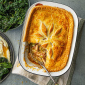 Creamy turkey, ham and leek pie