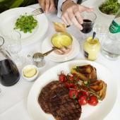 Ribeye steak with Béarnaise sauce & pommes Anna