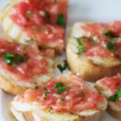 Chargrilled bread with tomato