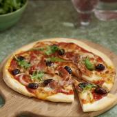 Prosciutto, olive and onion pizza