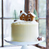 Gingerbread layer cake with maple icing 