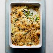 Chicken, leek and asparagus crumble