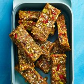 No-bake pistachio and goji berry cookie bars