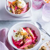 Roasted rhubarb crumble