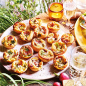 Goat's cheese and bacon poppers