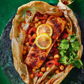 Harissa salmon and chickpeas en papillote